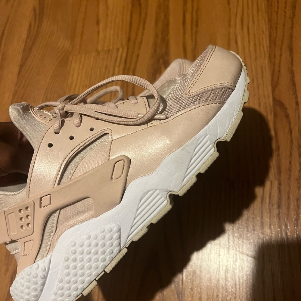 Pink Huaraches 
Wmns Size 7.5
Barely used/worn 
Comfortable shoe